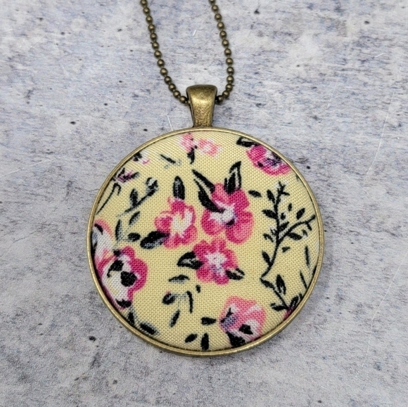 New Handmade | Yellow & Pink Floral Fabric Button Necklace. - Picture 1 of 3